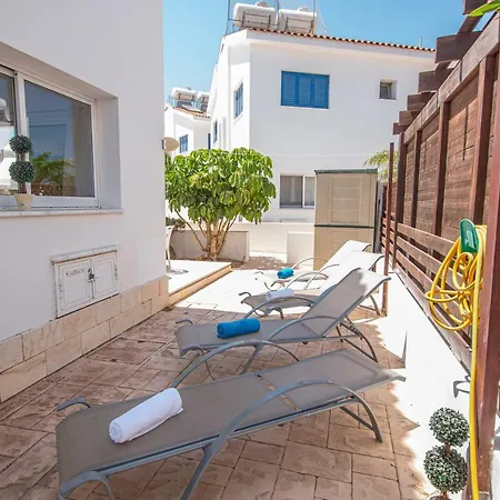Aigina Two Bedroom No 12 Hébergement de vacances Protaras