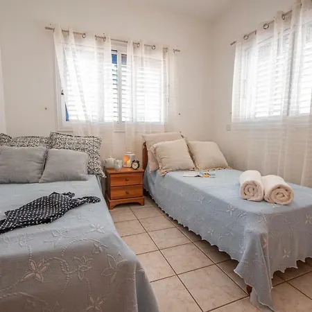 Aigina Two Bedroom No 12 Hébergement de vacances Protaras