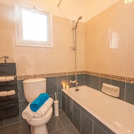 בית נופש Aigina Two Bedroom No 12
